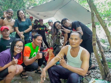 Group pic at Panat-In Falls